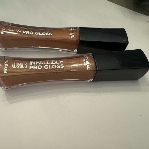2x L'Oreal Paris Infallible 8HR Pro Lip Gloss  825 dulce de leche- 2 Pack NEW - Picture 3 of 3